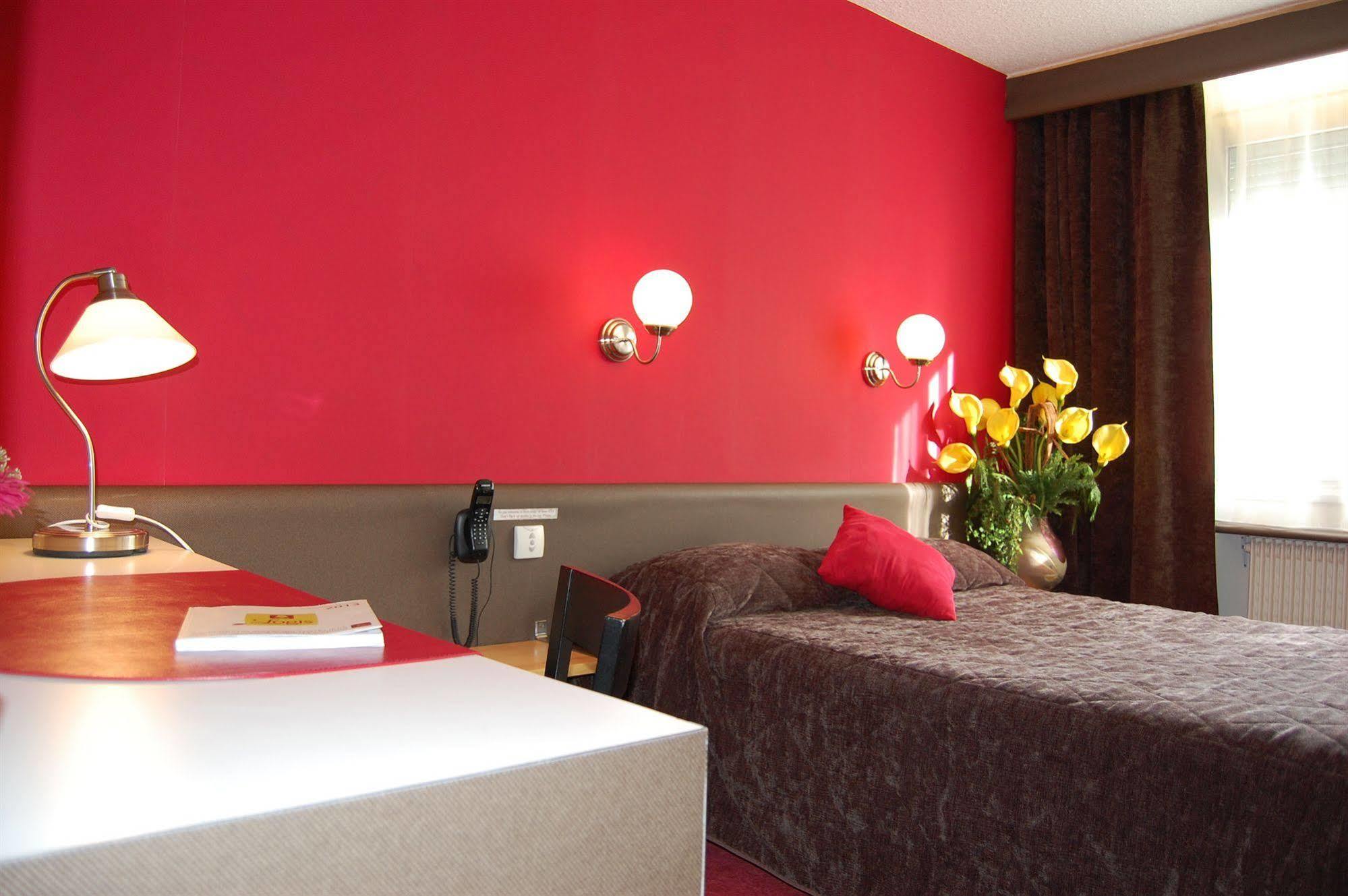 Logis Hotel Du Midi - Saint Etienne Sud Bagian luar foto