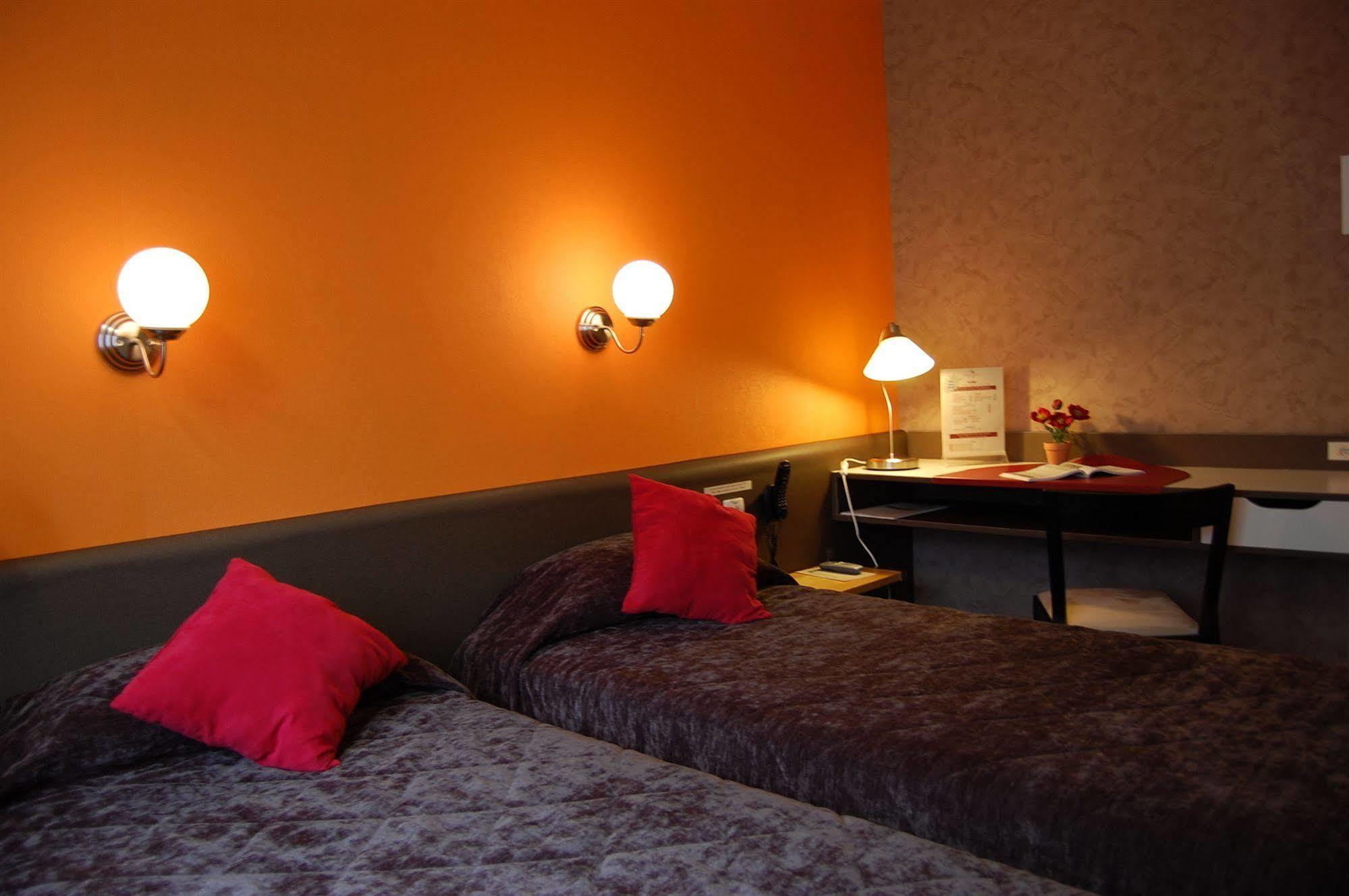 Logis Hotel Du Midi - Saint Etienne Sud Bagian luar foto