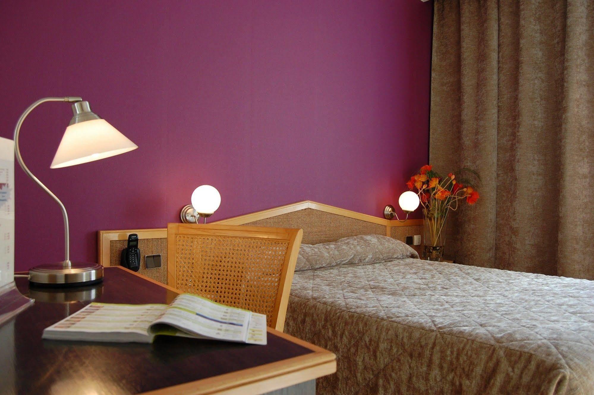 Logis Hotel Du Midi - Saint Etienne Sud Bagian luar foto