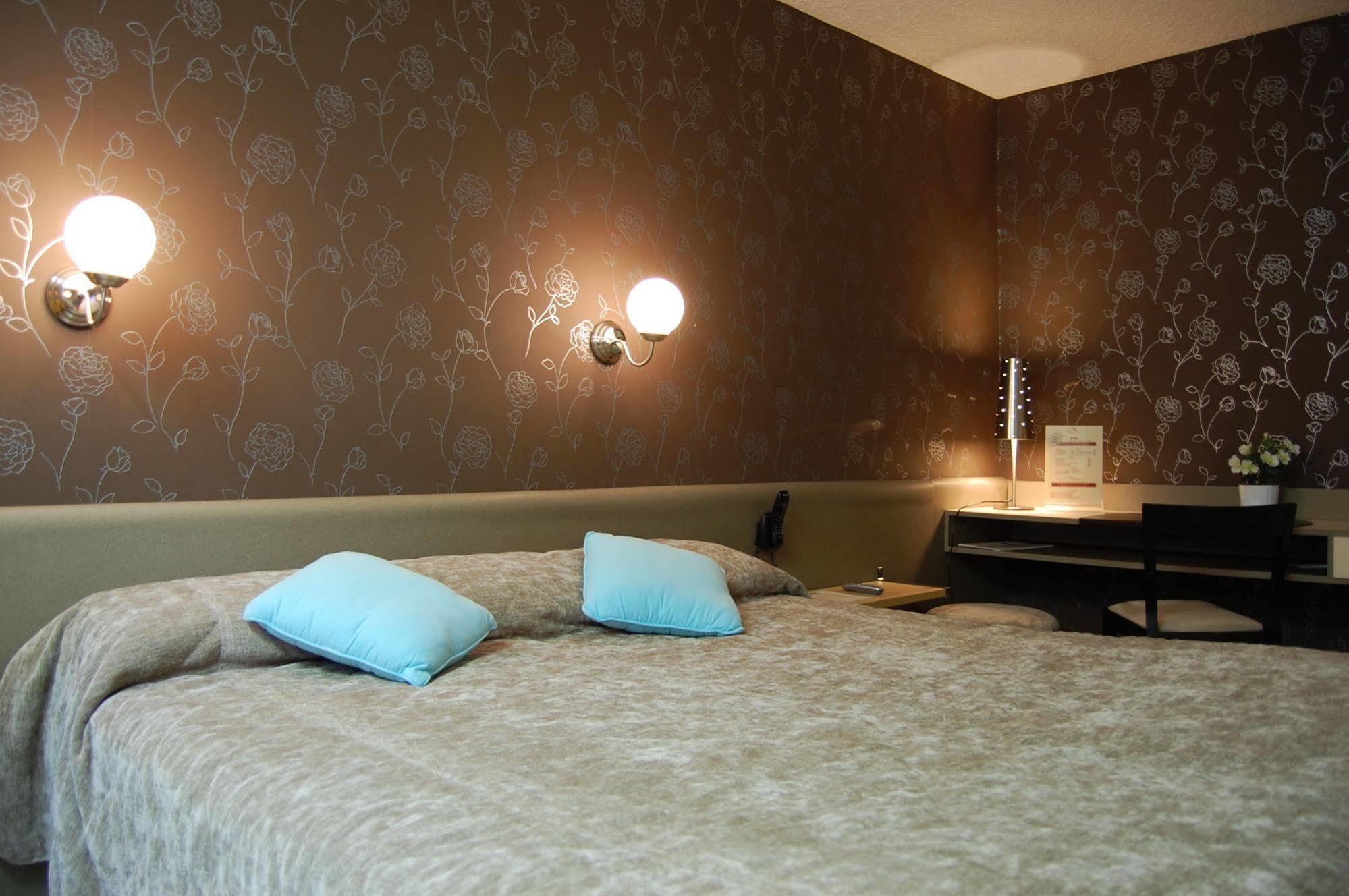 Logis Hotel Du Midi - Saint Etienne Sud Bagian luar foto