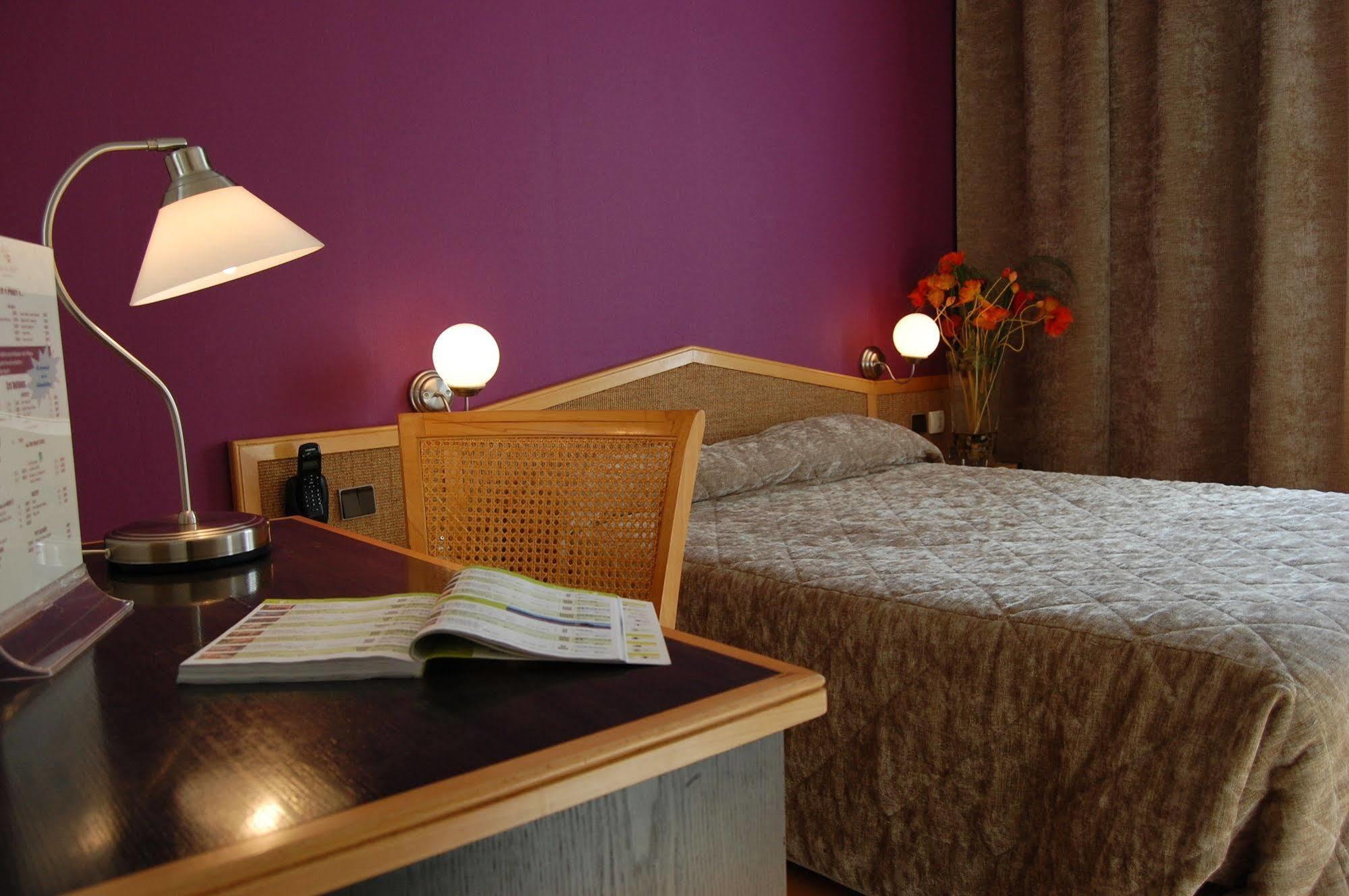 Logis Hotel Du Midi - Saint Etienne Sud Bagian luar foto