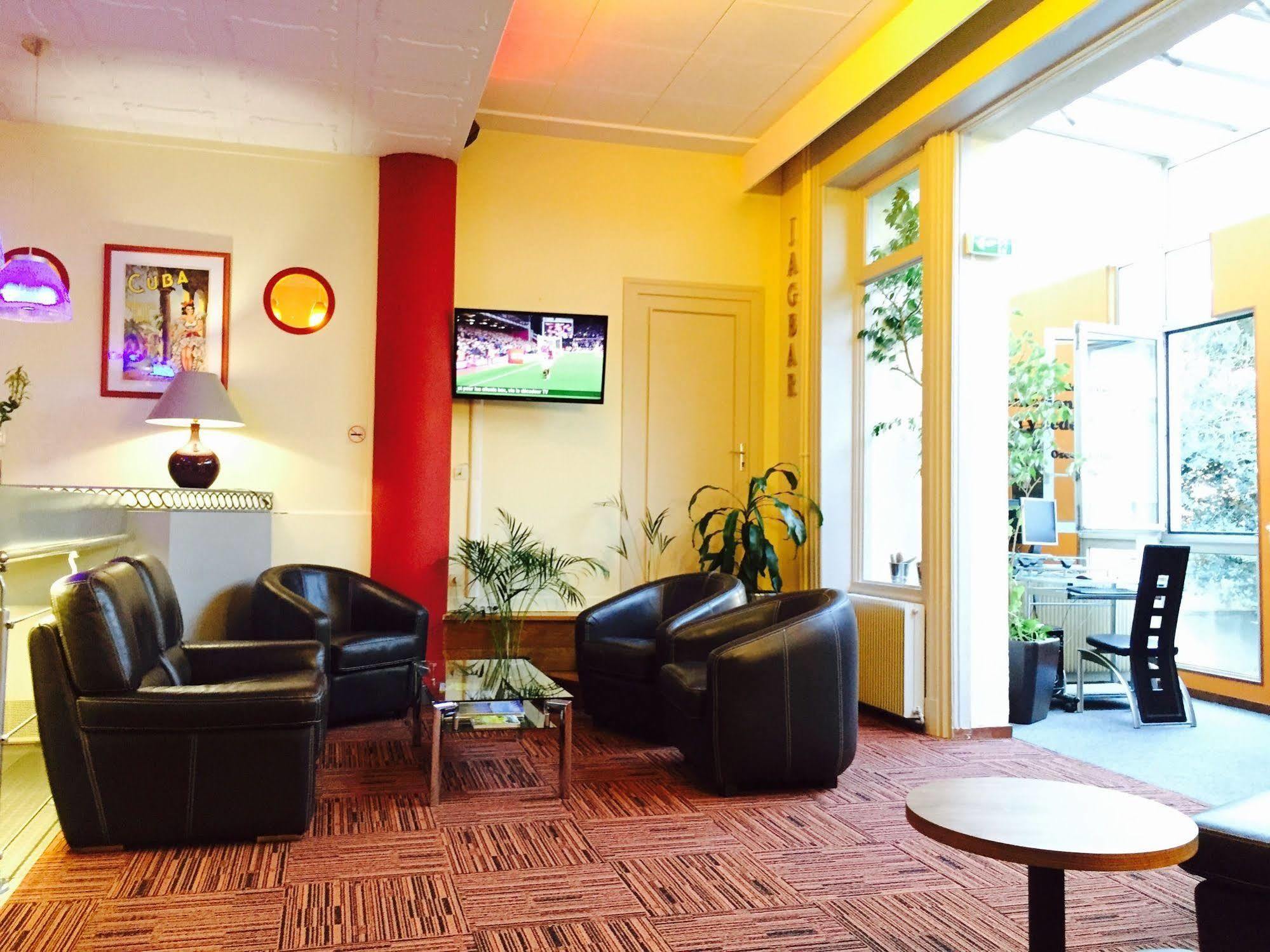 Logis Hotel Du Midi - Saint Etienne Sud Bagian luar foto