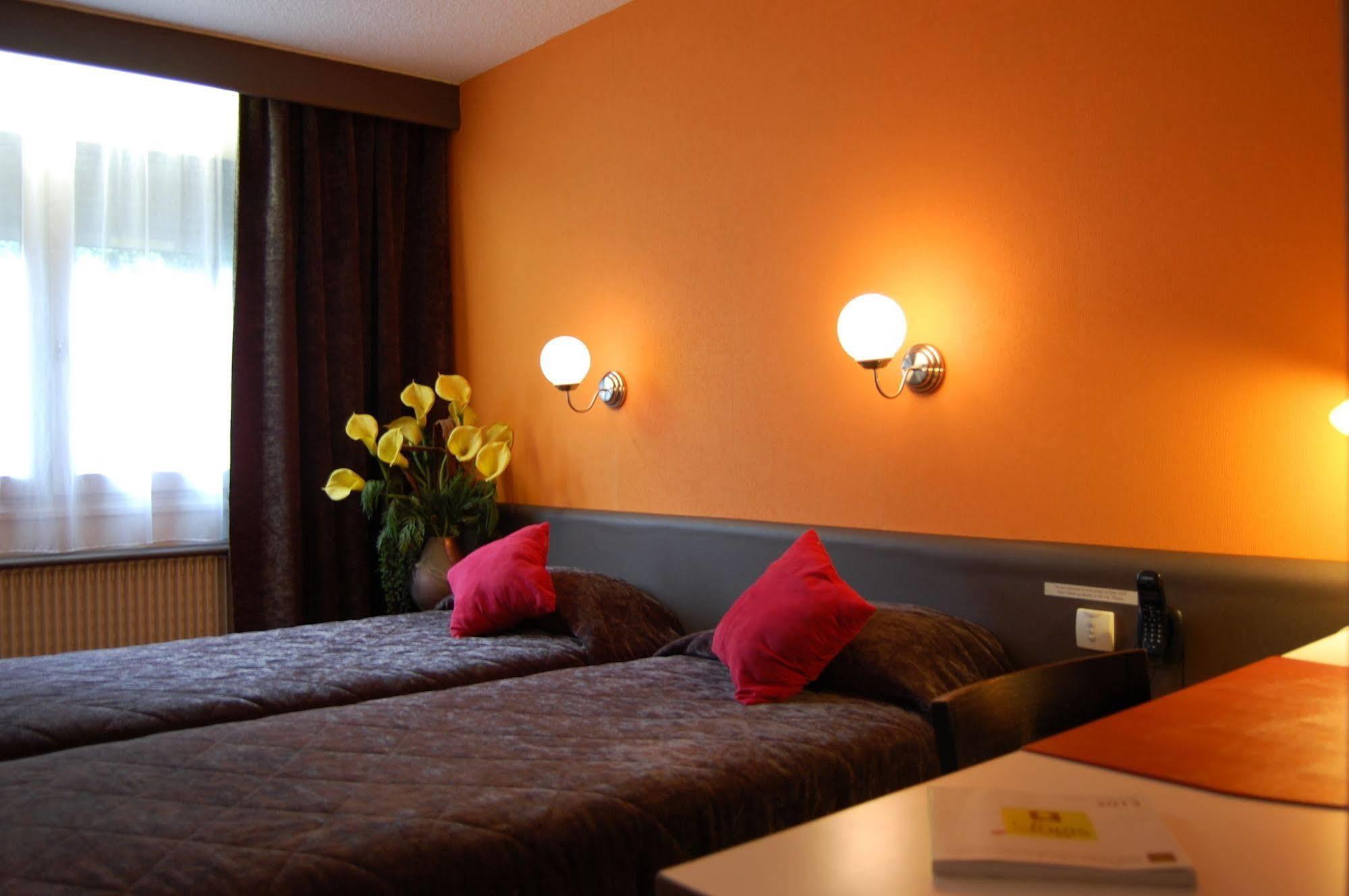 Logis Hotel Du Midi - Saint Etienne Sud Bagian luar foto
